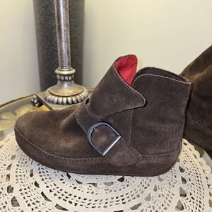 Fit Flop Dash  Brown Suede Ankle Boots. Red Inside, Size 8.
